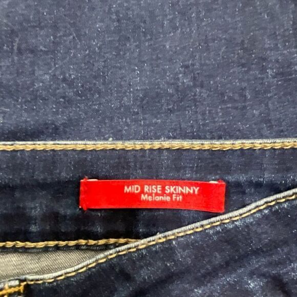 GUESS Melanie Fit Mid Rise Skinny Jeans - Picture 4 of 6